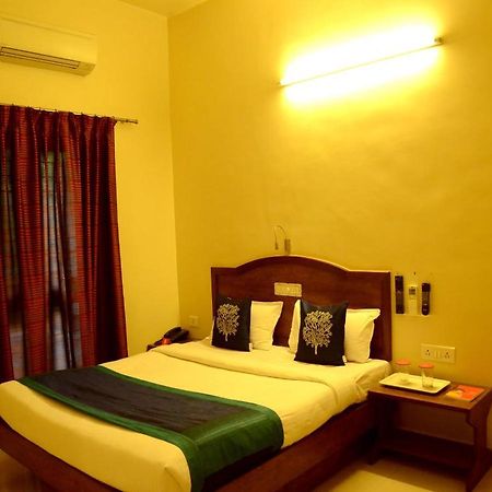 Hotel Ashiyana Пюн Екстериор снимка