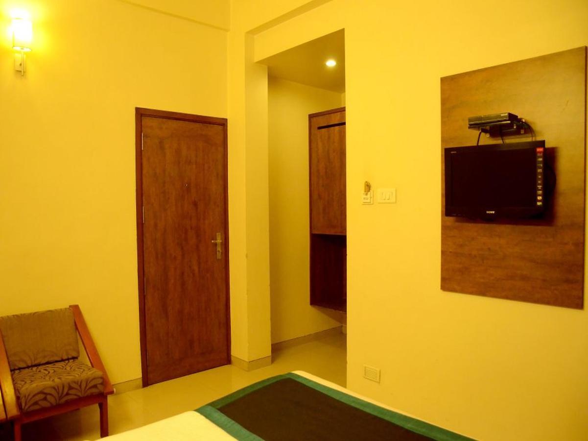 Hotel Ashiyana Пюн Екстериор снимка
